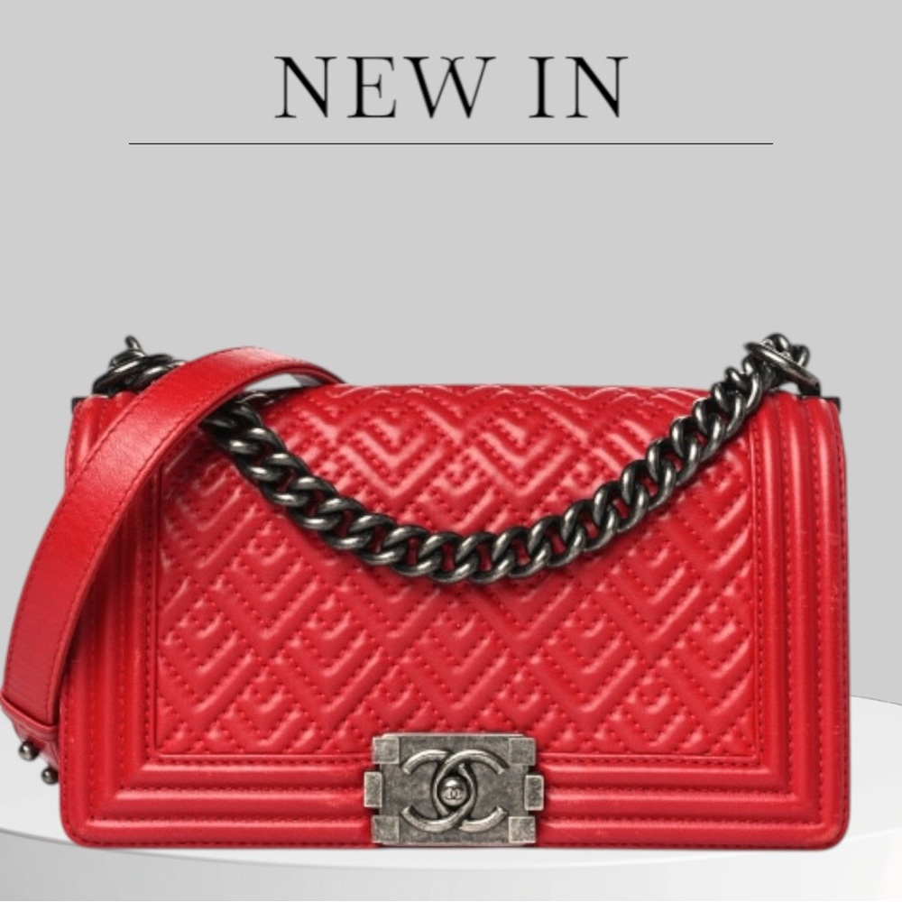 CHANEL 
Lambskin Geometric Chevron Quilted Medium Boy Flap Red